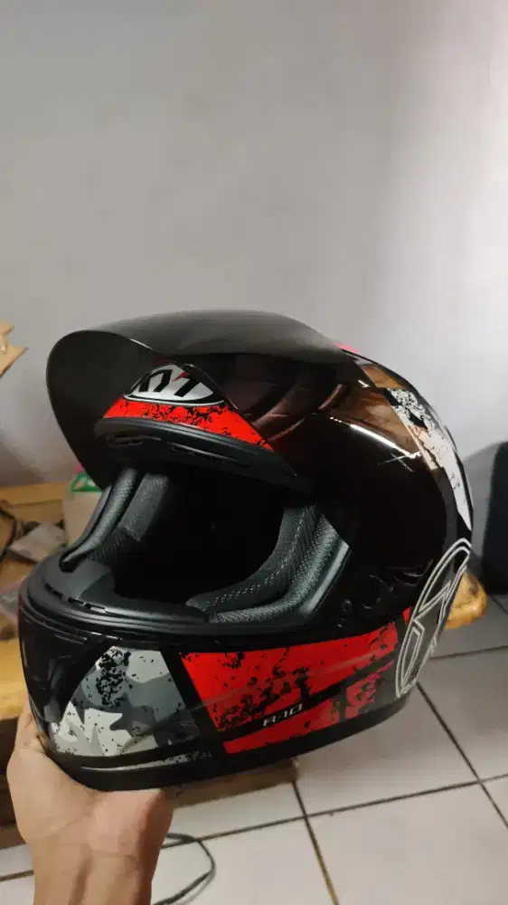 Helm KYT R10 Motif Hitam Merah