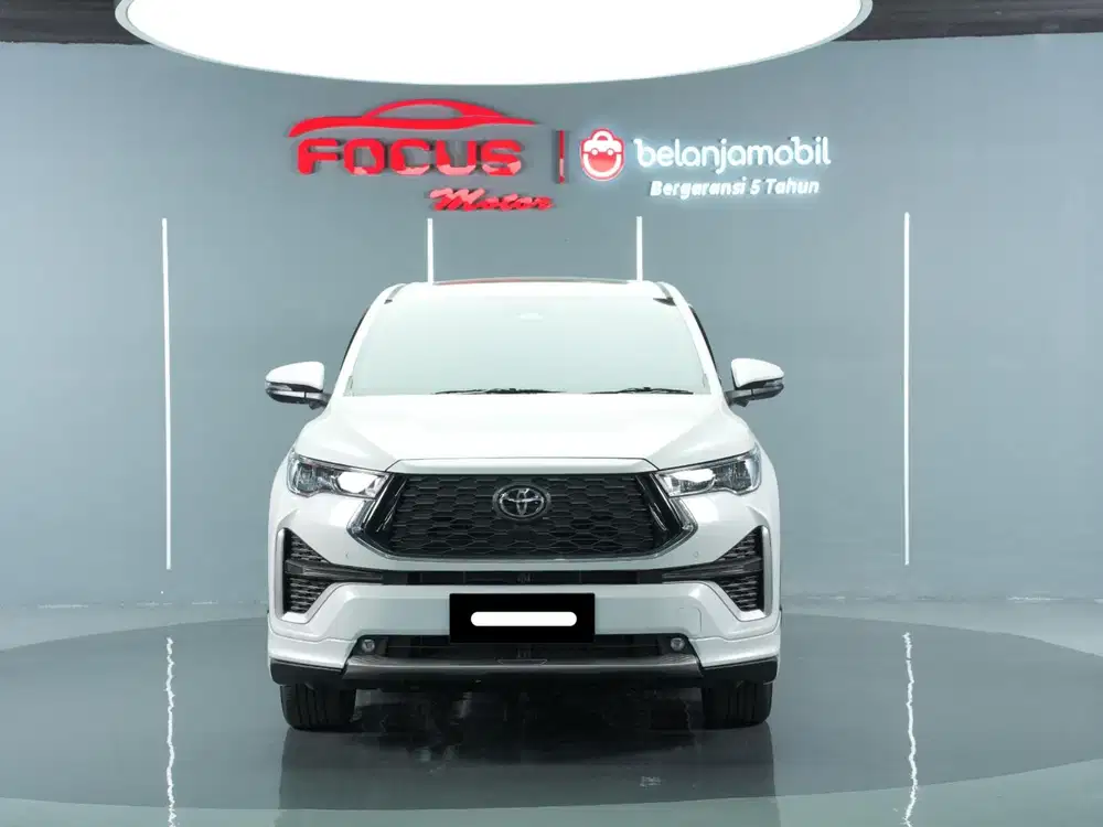 Km 900 perak toyota kijang innova zenix q hybrid modelista 2026 putih