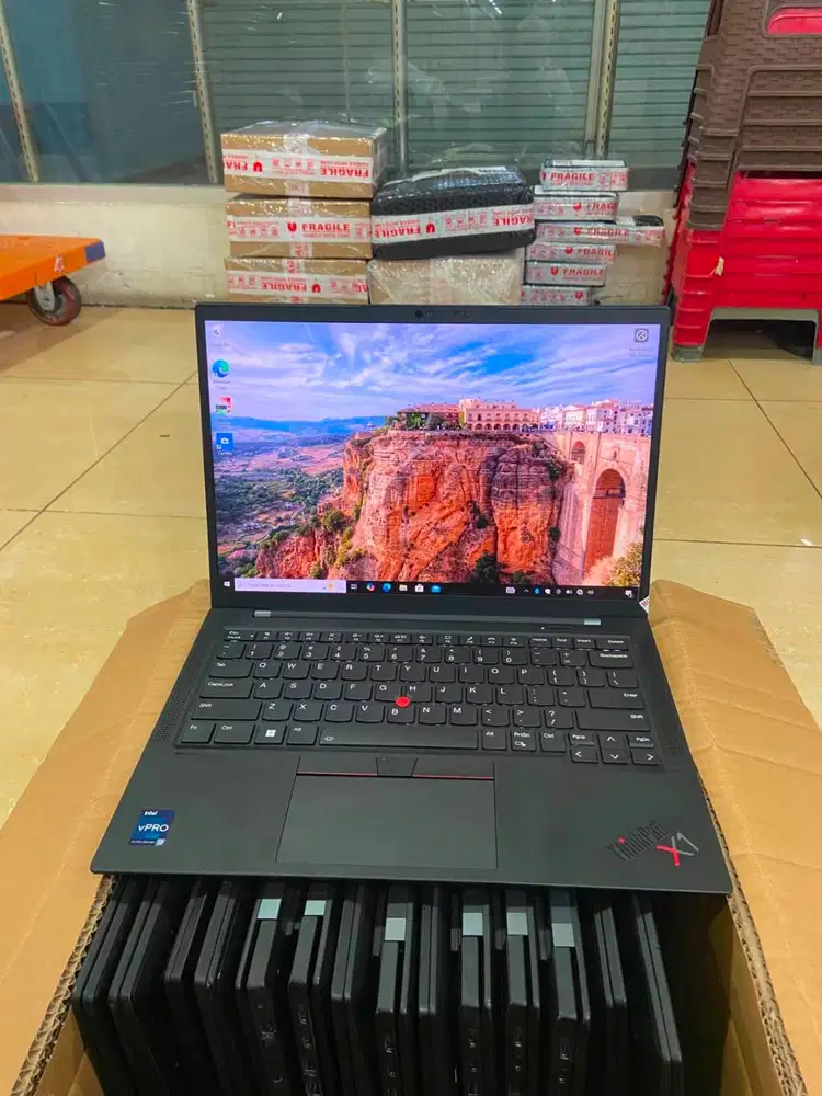 Laptop X1 carbon lenovo thinkpad core i7 g8 RAM 16GB NVME 256 TIPIS P