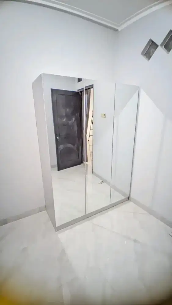 Lemari Pakaian Pintu 3