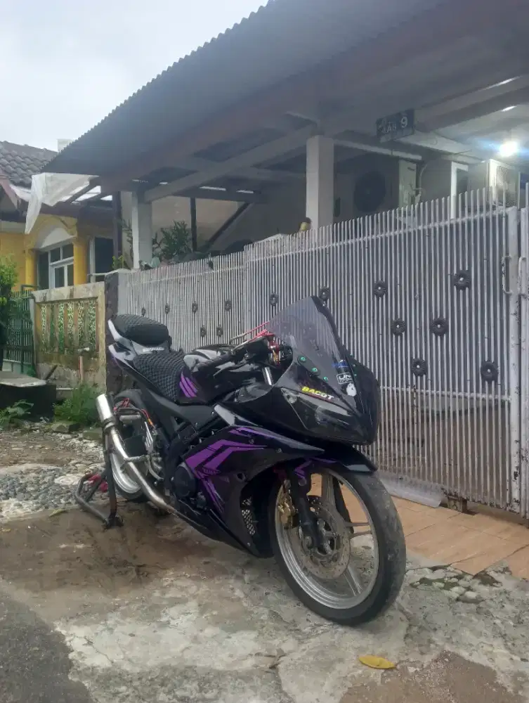 Yamaha YZF R15 V2 tahun 2016 akhir