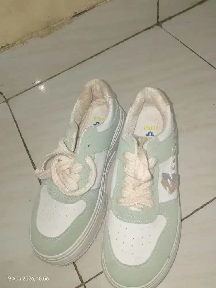 Dijual cepat sepatu merk Tuta No. 37