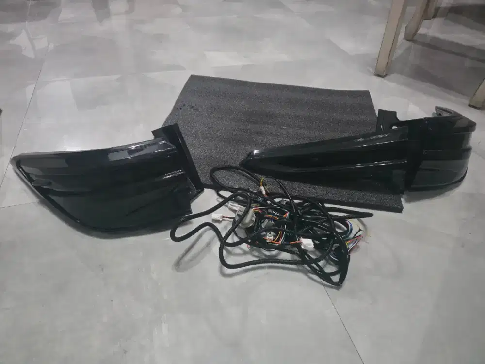 Lampu belakang Fortuner GR sport VRZ 2016 sd 2026 mdl smoke running se
