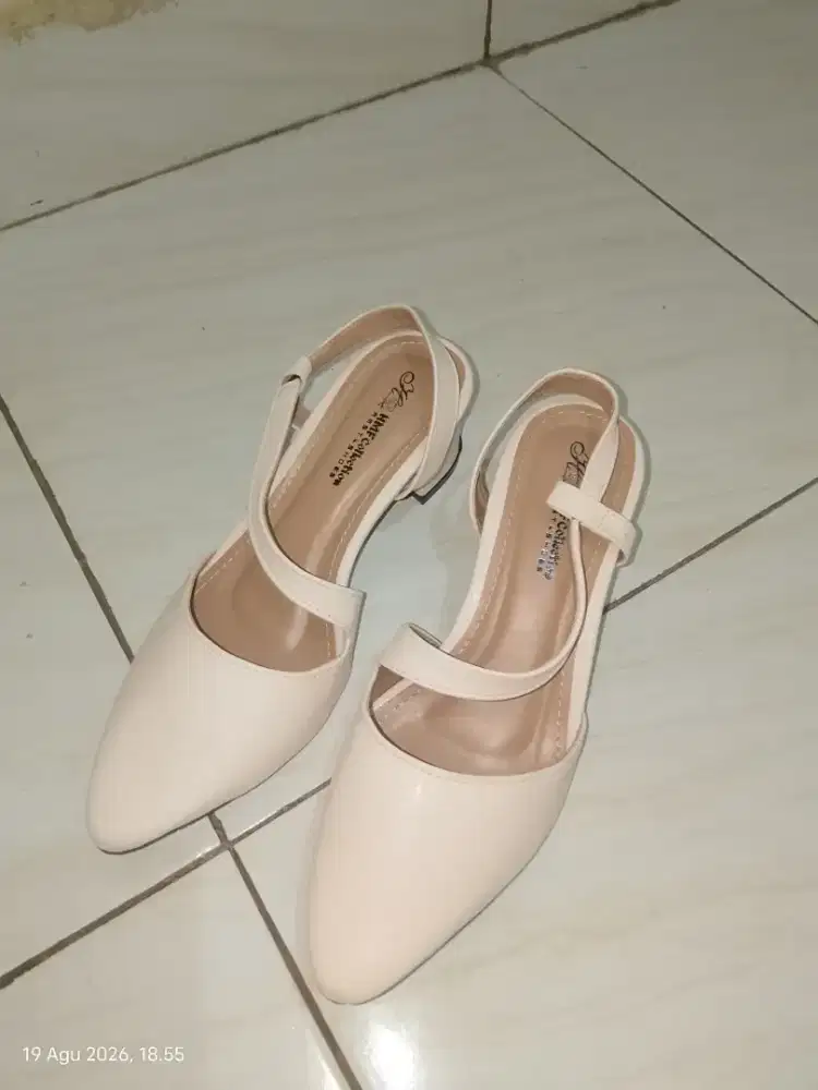 Dijual cepat sepatu wanita hak 5cm ukuran 39 (kecil)