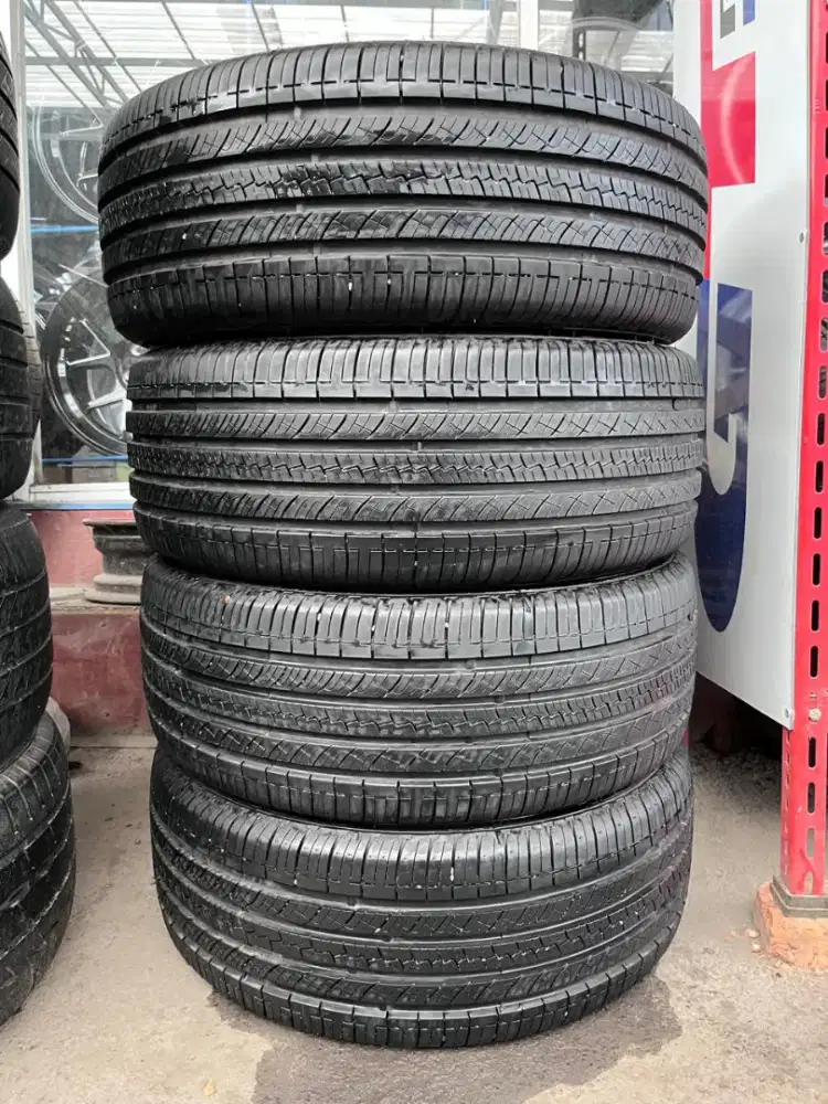 Ban GT radial 215/55 R17 kondisi 95% tahun 2026 4pcs