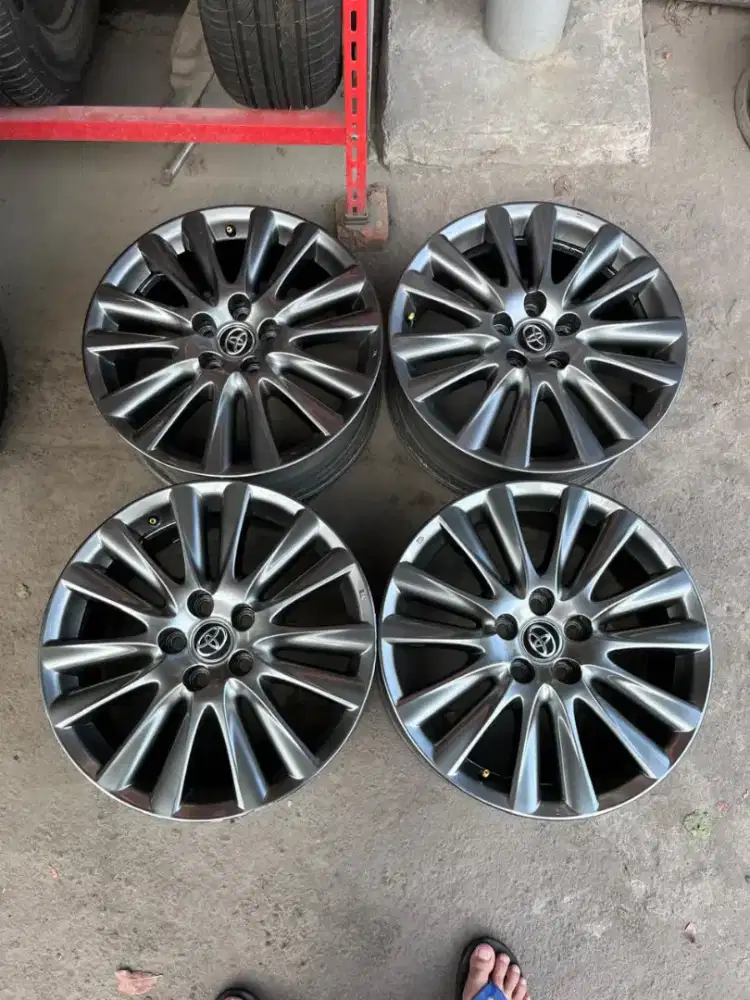 OEM Toyota Harrier ring 18 pcd 5x114,3 4pcs