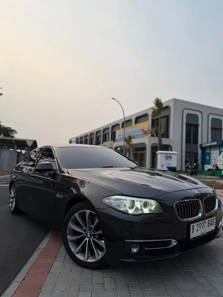 Dijual cepat BMW 520i AT 2.0 luxury , 2016, low km!