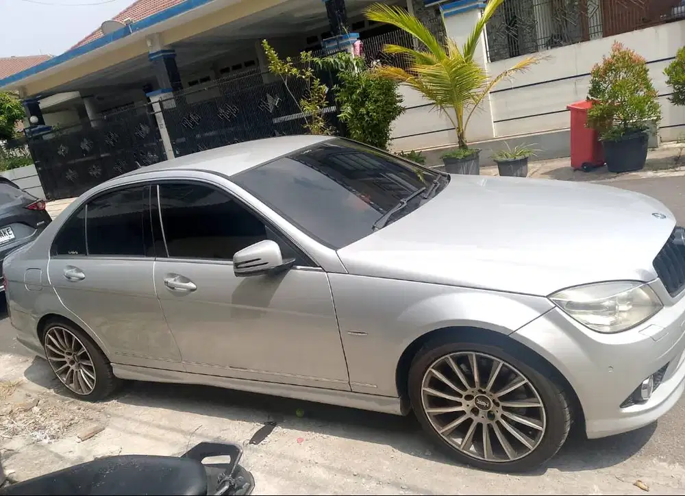 Dijual Mercedes Benz C280 Avantgarde W204 Th. 2009