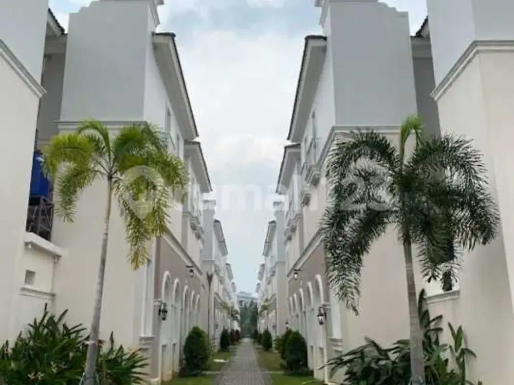 Disewakan Rumah 3 Lantai Furnish Siap Huni Lokasi Strategis