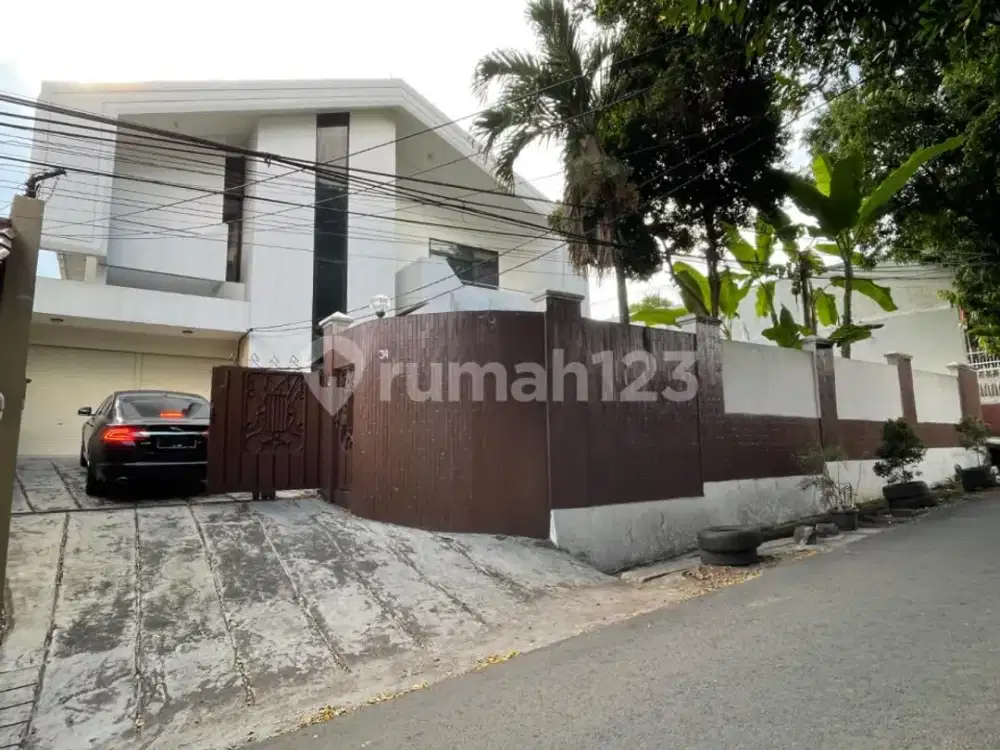Rumah 2 Lantai Super Luas di Area Jalan Bangka, JakSel. Bebas Banjir!
