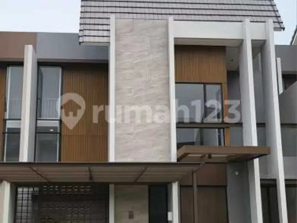 Rumah 4+1 BR (Attic) Hadap Selatan Siap Huni di Citra Garden Serpong