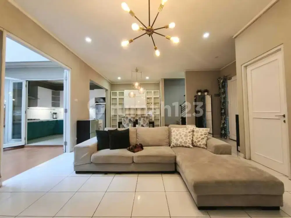 Rumah Cantik 2 Lantai Lokasi Strategis di Bsd Sevilla Tangerang