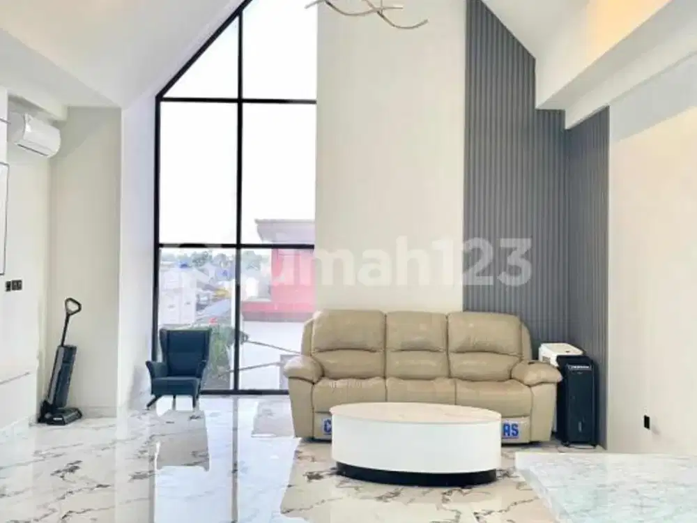 Dijual Rumah 3 ½ Lantai Full Interior di Parigi Bintaro