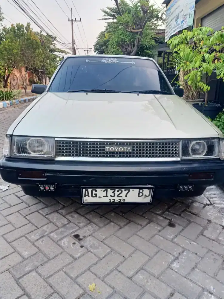 Dijual Toyota jenis sedan
