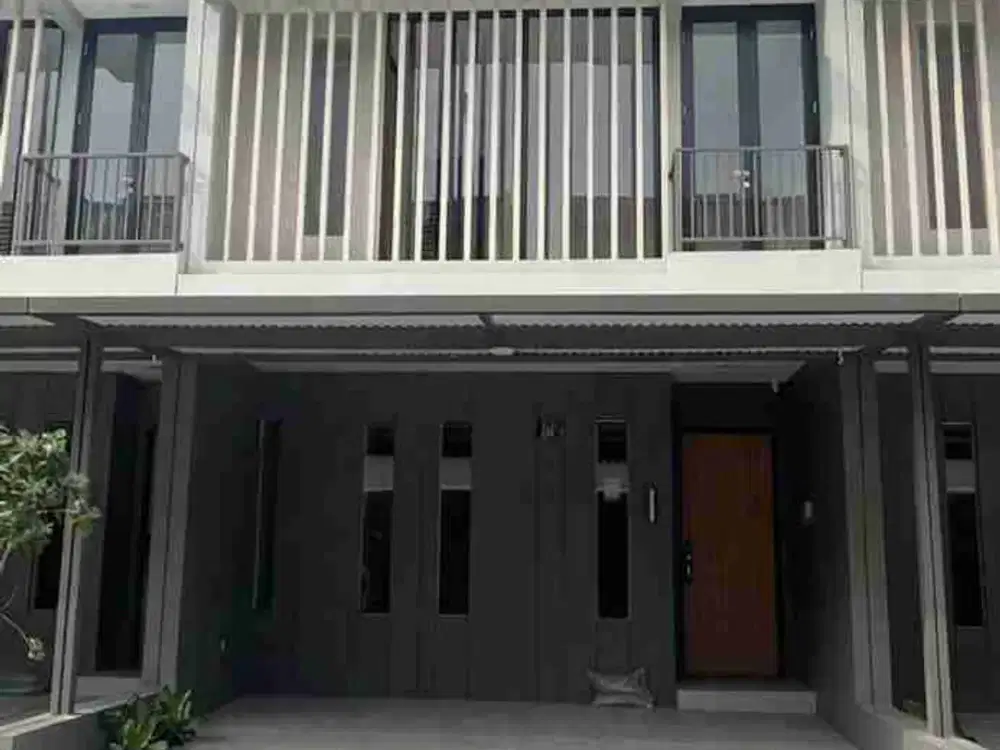 Jual Rumah 3 Lantai Grand Wisata Z Living Semi furnished & Strategis