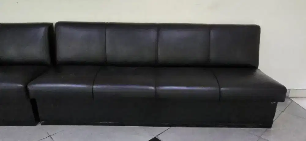 Kursi tamu tunggu