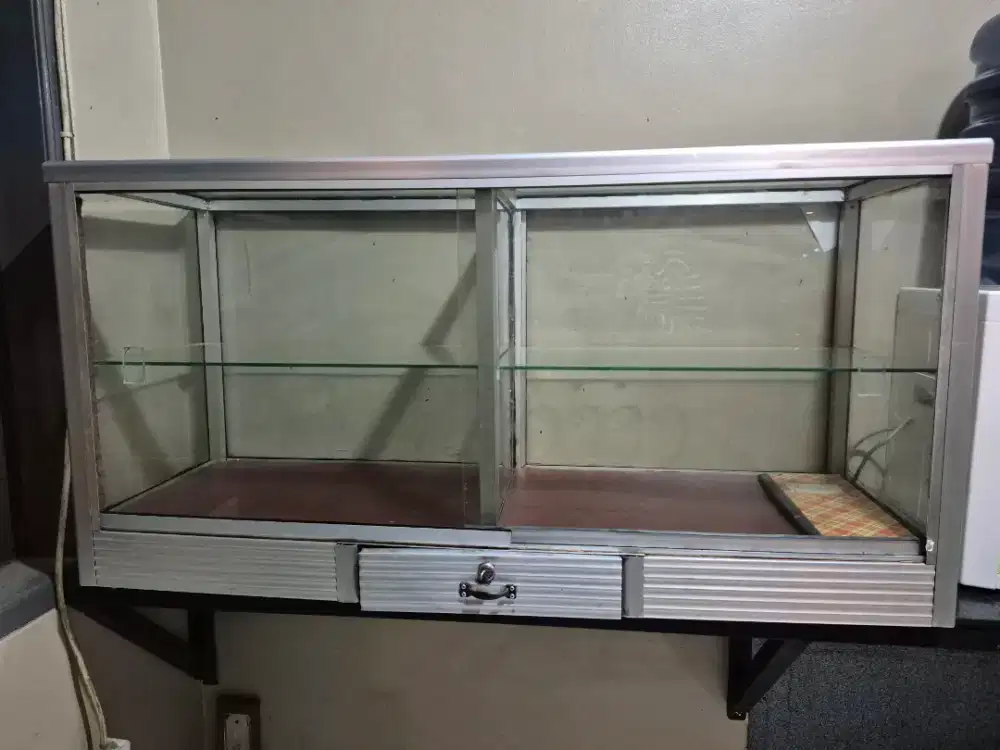 Etalase alumunium  kecil