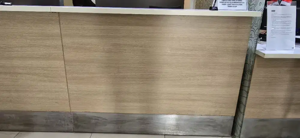 Meja cs, meja reseionis