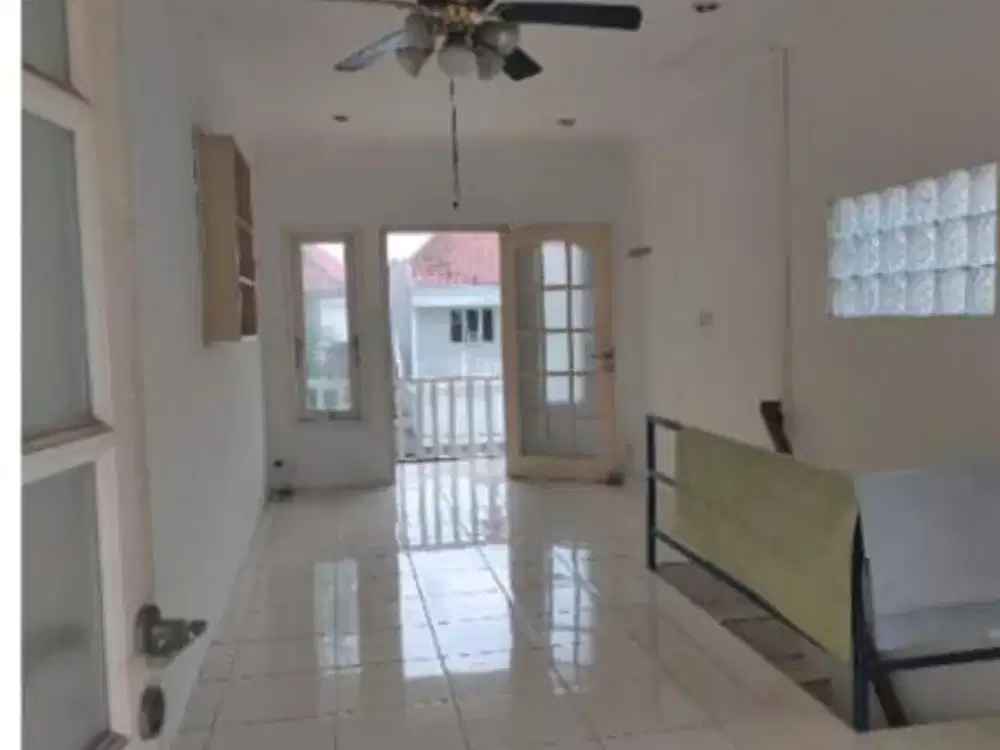 ....disewa rumah 2 lantai di kota baru parahyangan dekat dengan ikea, whoosh, wahoo, sekolah, mall.....