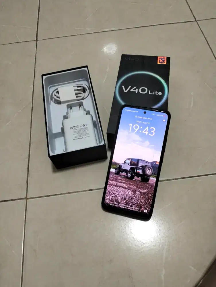 Hand Phone Vivo V40 lite