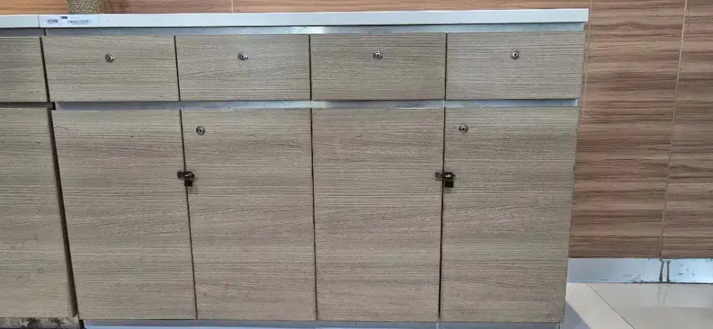 Laci 4 pintu, bagus