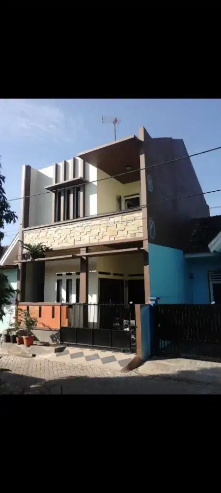 Jual rumah 2 lantai siap huni