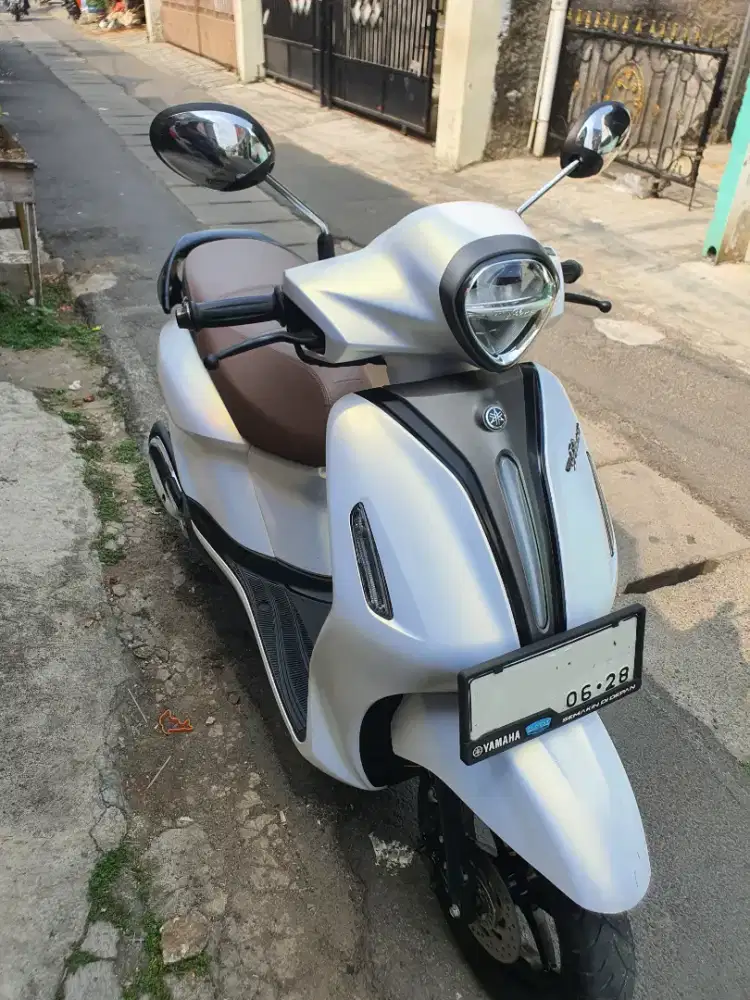 Yamaha Grand Filano lux putih 2023