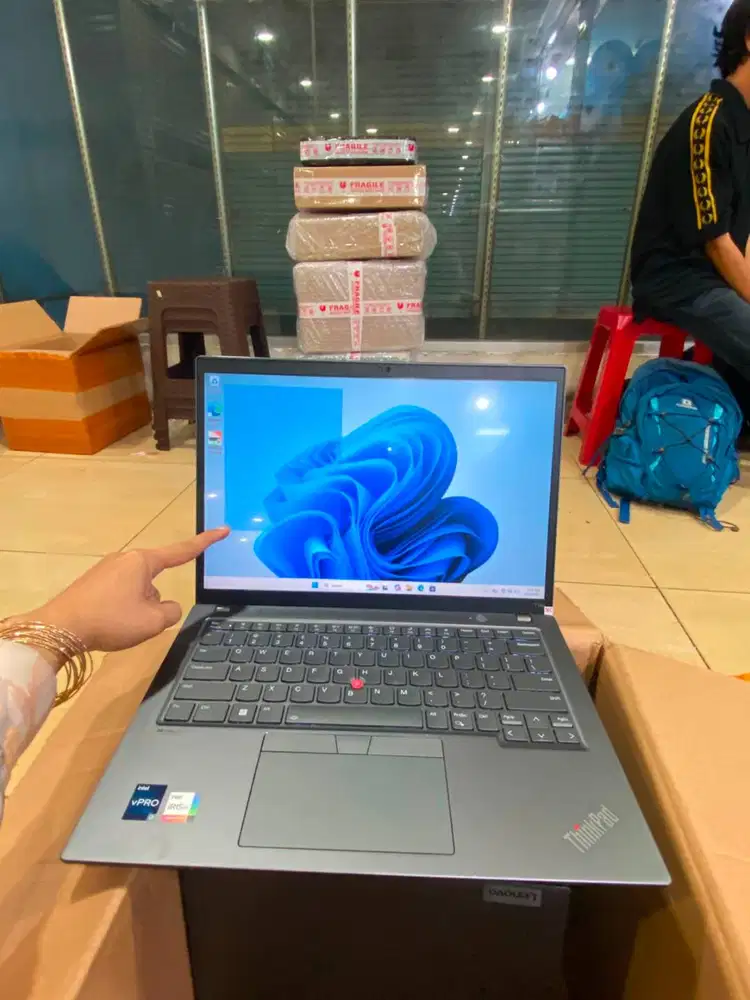 Lenovo Thinkpad T14s i7 ram32gb nvme 512 TOUCH kuliah kerja 2022 P
