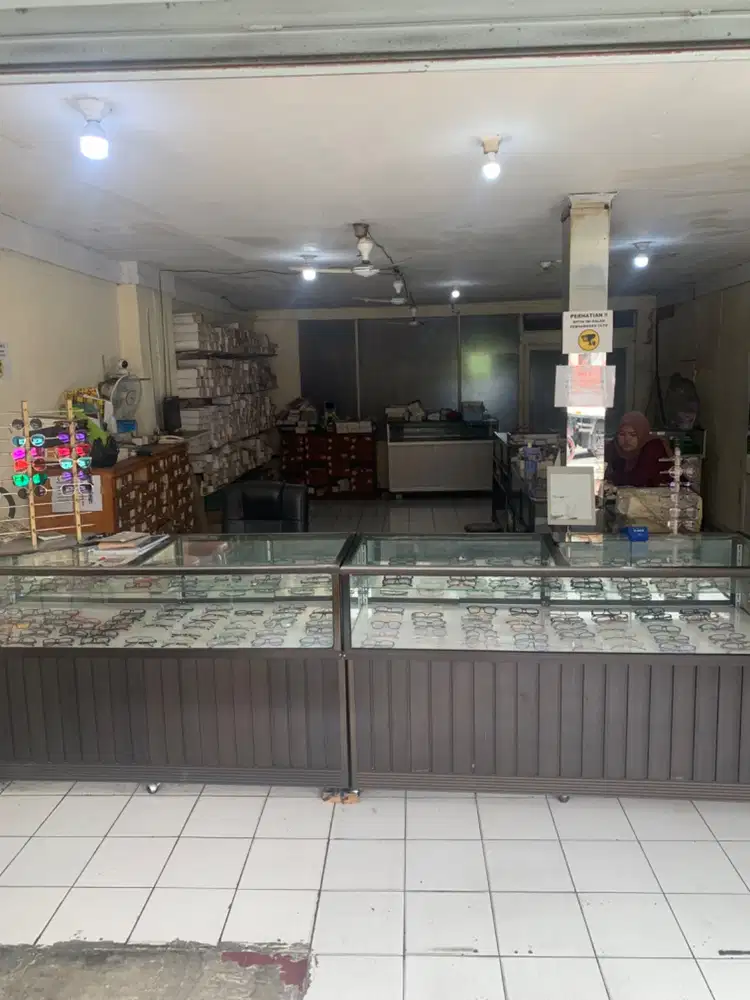 ETALASE UNTUK USAHA / ETALASE OPTIK/ ETALASE HP/ ETALASE PULSA