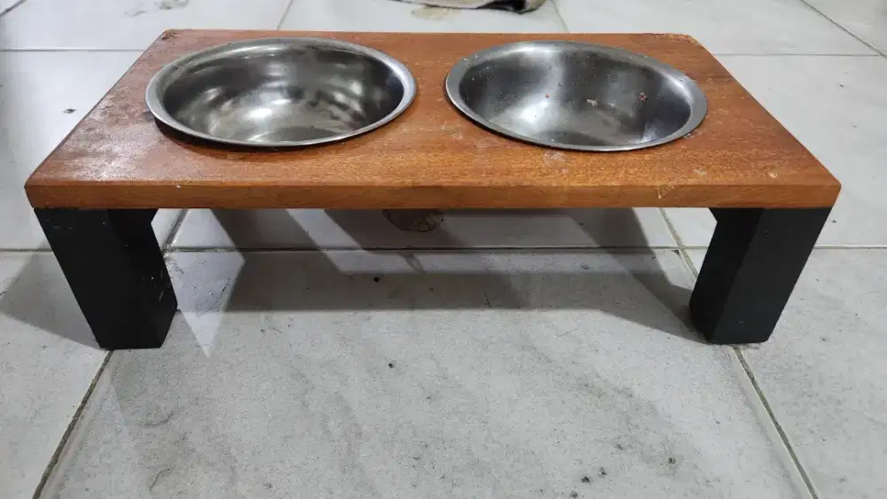 Tempat makan utk anjing/ kucing