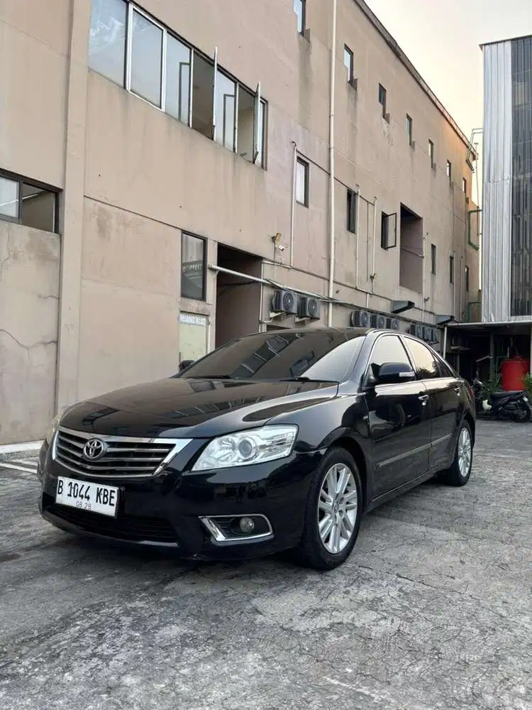 Toyota Camry 2.4 V (lowkm)