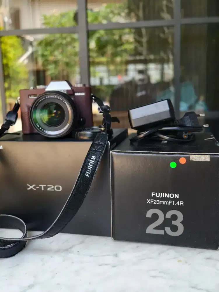 Fujifilm Mirrorless X-T20 (body only) + Lensa Fujinon XF23mmF1.4R