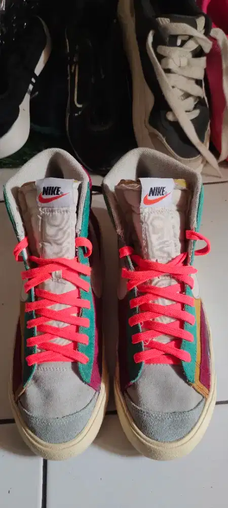 Sepatu Thrifting Nike multicolour size 42