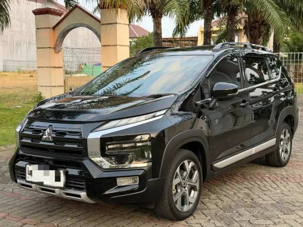 Mitsubishi Xpander Cross Premium 2022 Matic Hitam Favorit