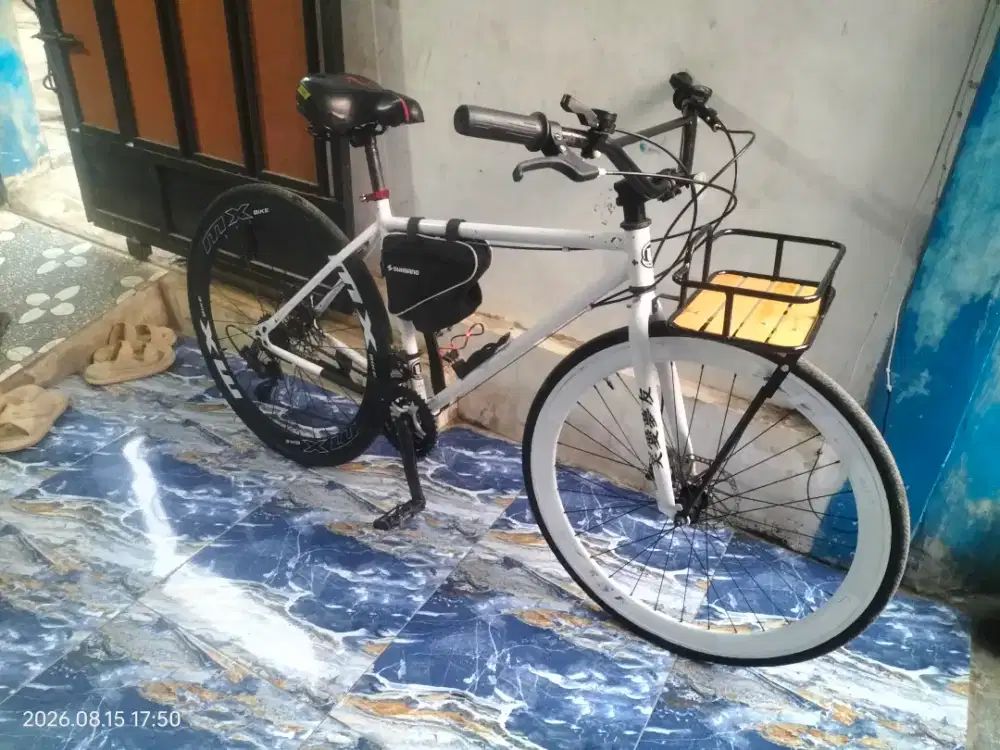 Sepeda bike di jual kalo ada bt yg setara sepeda di poto