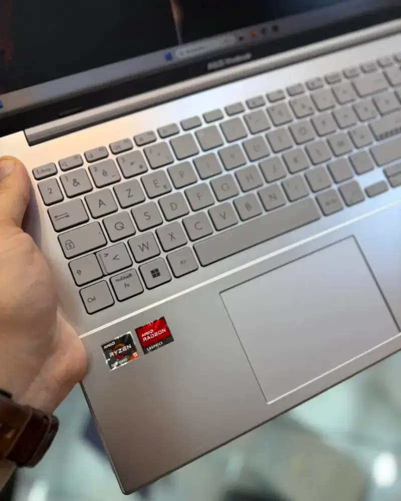 ASUS Vivobook Go 14 E1404F AMD Ryzen 5-7520U Ram 8GB ssd 512GB fulset