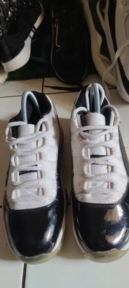 Sepatu Thrifting Nike air Jordan retro 11