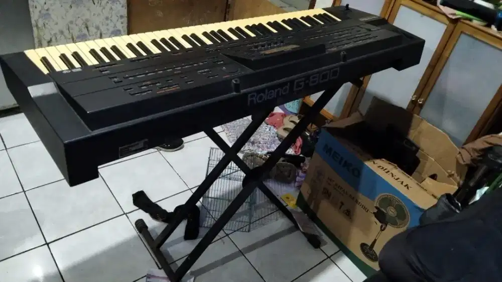 Jual keyboard roland g800 minus tidak ada kabel powernya gembling aja.