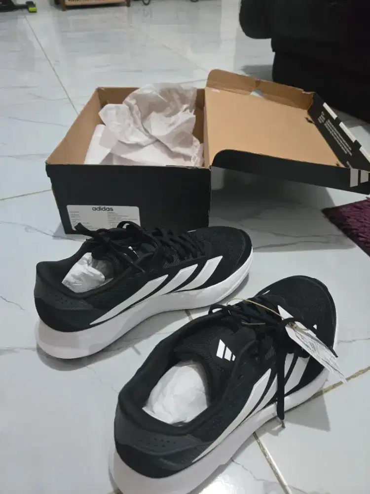 Dijual sepatu adidas ori dibeli tp slaah nomor