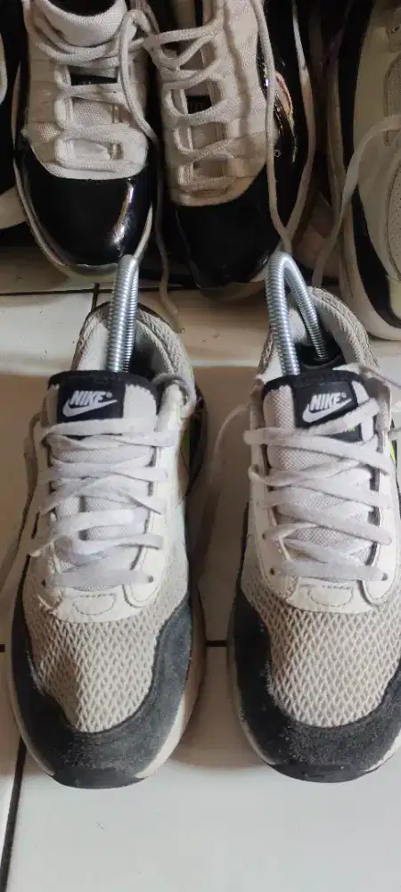 Sepatu Thrifting Nike air max systm