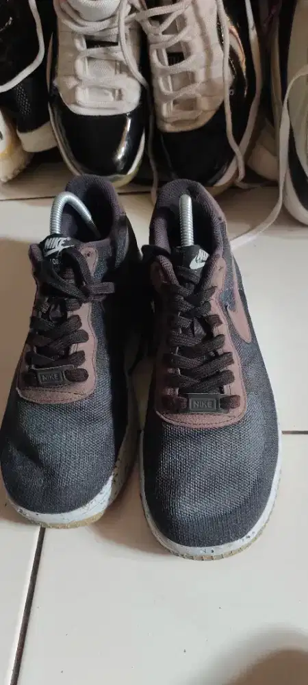 Sepatu Thrifting Nike air force 1 Flyknit sneakers in black