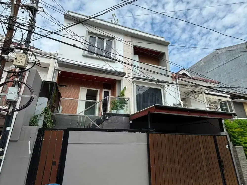 Rumah Modern 2 Lantai Lokasi Strategis di Kompleks Walikota Kelapa Gading, Jakut - SHM