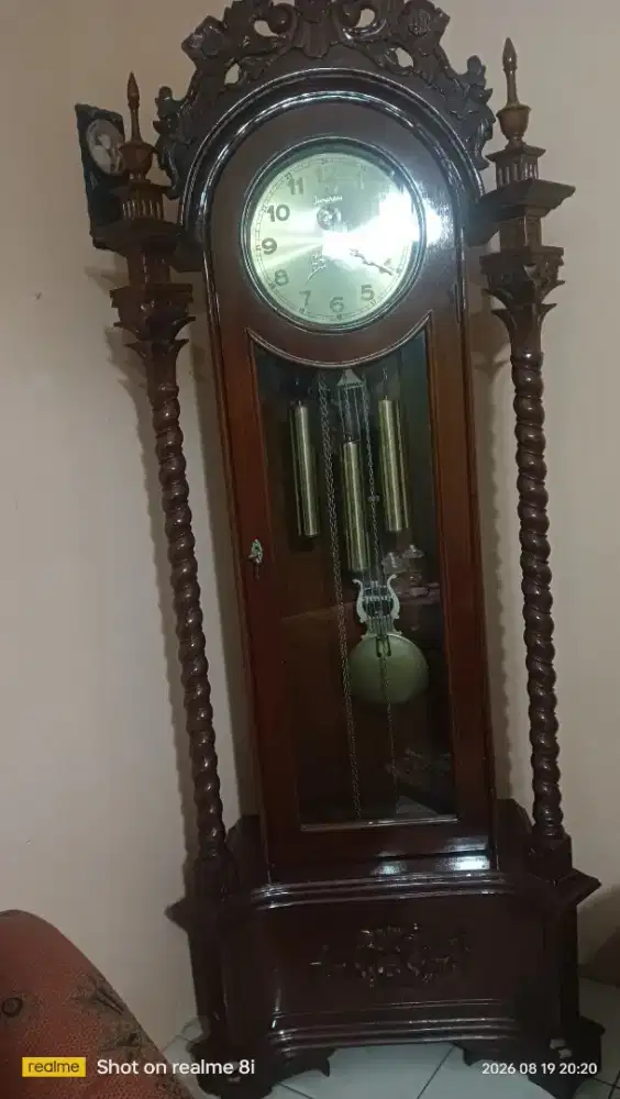 Jam lemari antik merk  junghans