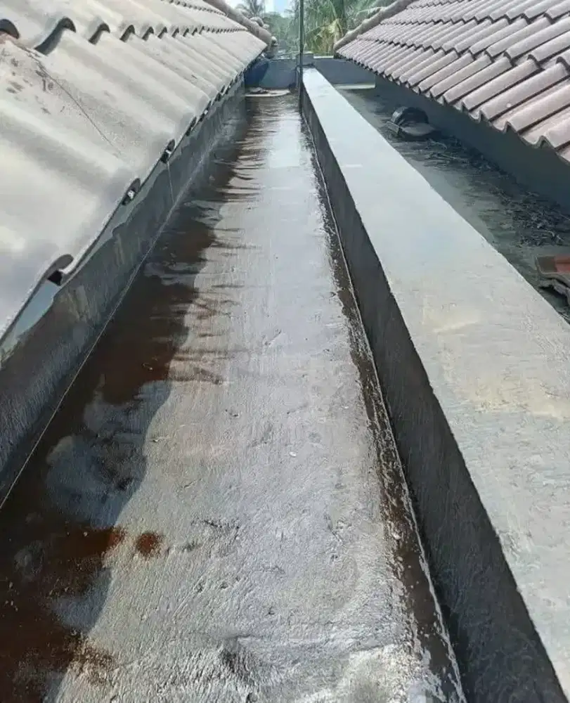Perbaikan atap rembes