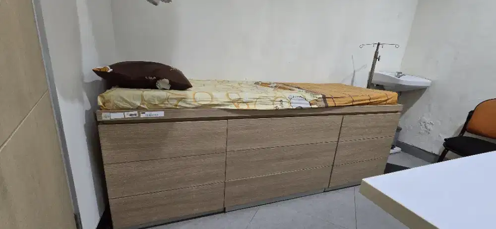 Tempat tidur uks