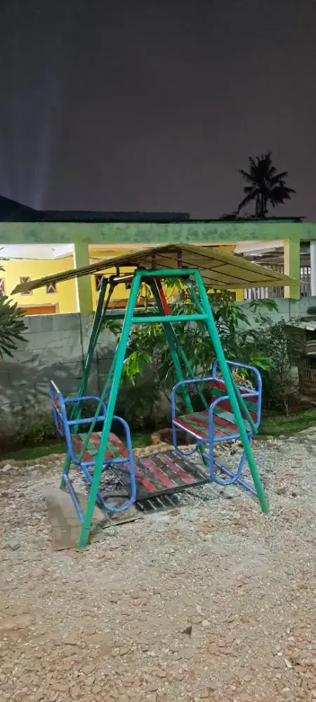 Ayunan besi kokoh