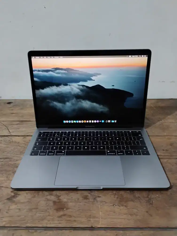 Macbook Pro 13 Inch 2017 i7 16gb/256gb
