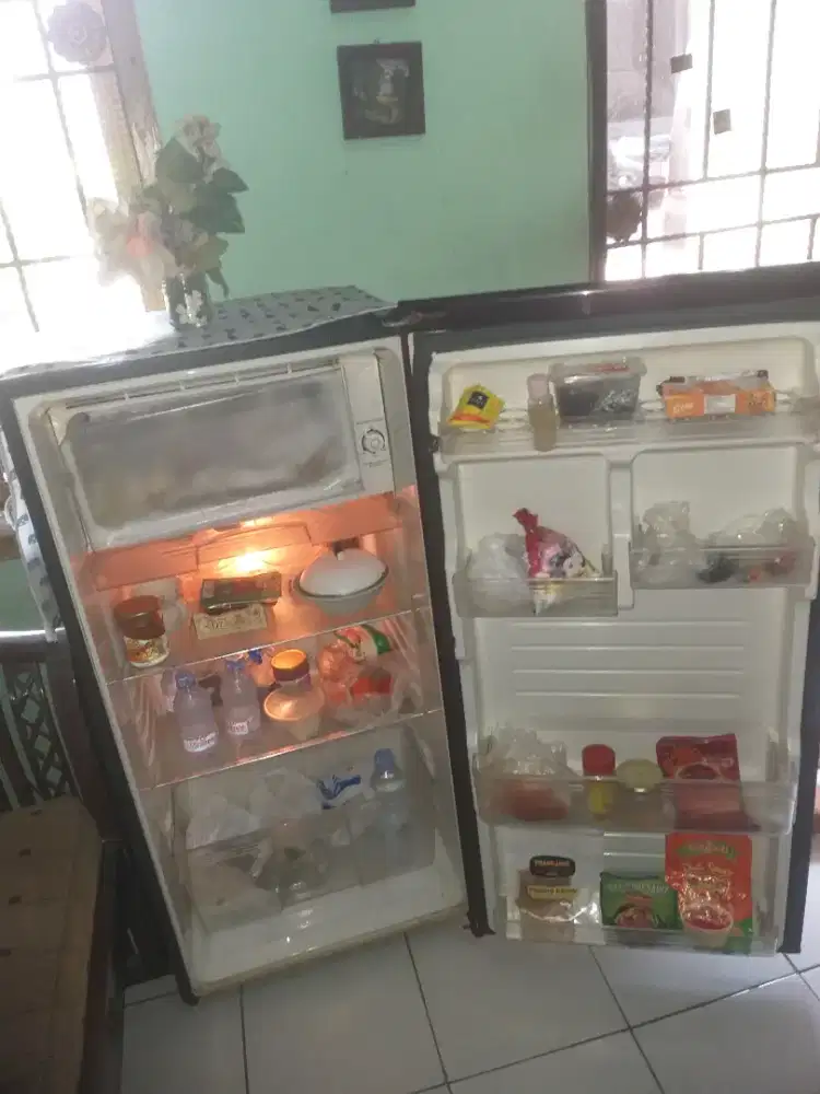 Kulkas sharp 1 pntu beku normal pamulang