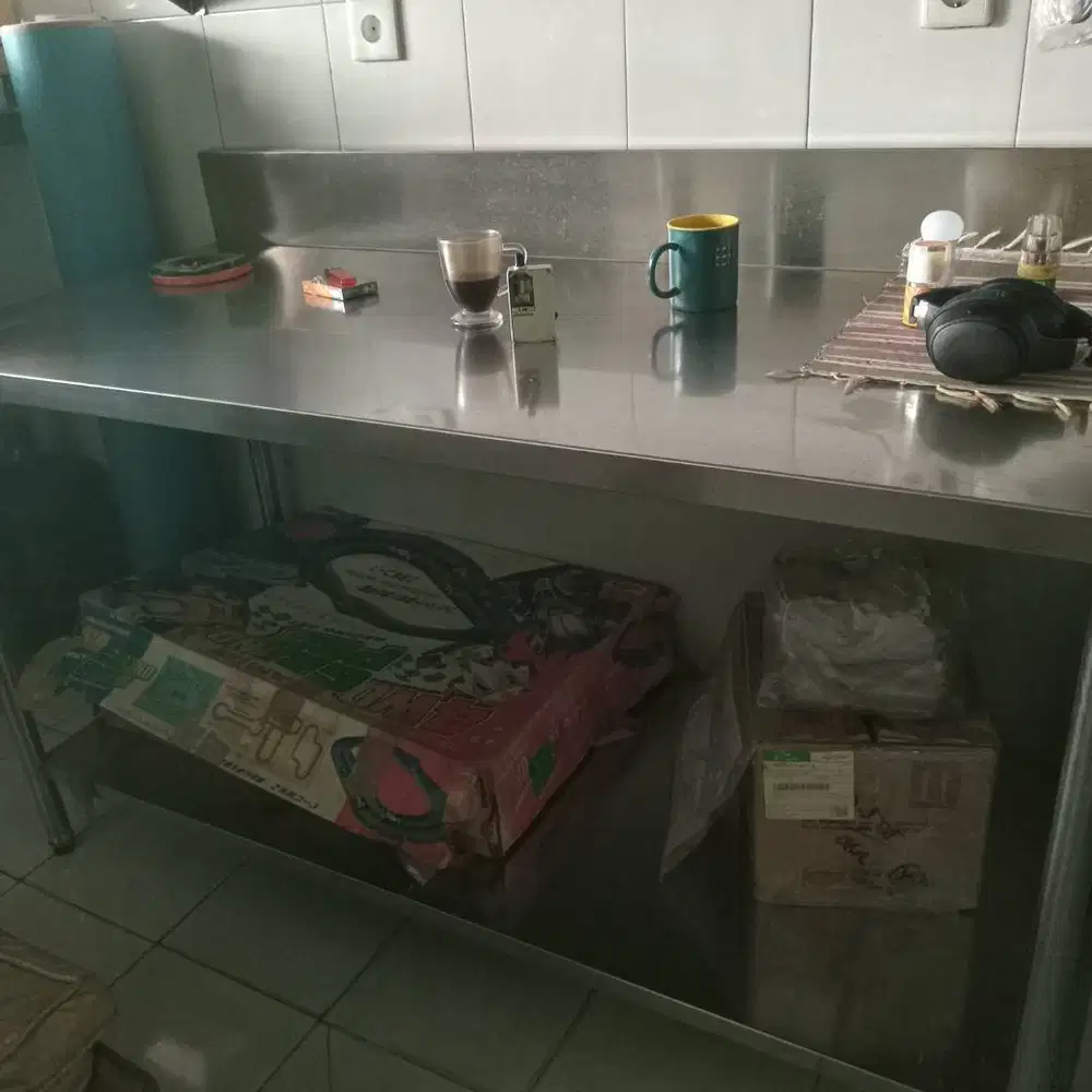 Meja stanless siap pakai