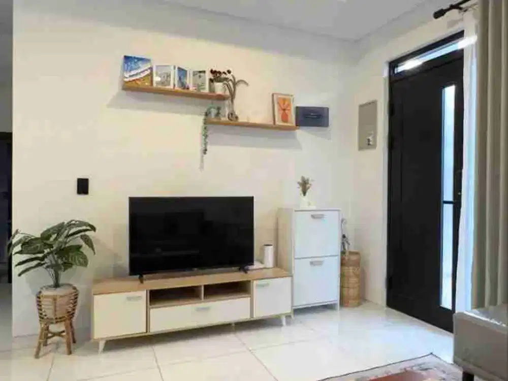 Sewa Rumah Tarubhawana 2 Lantai 3 KT Jacuzzi Whirlpool Semi Furnished – Rp130 Juta/Tahun